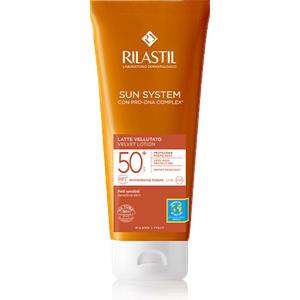 Rilastil Sun System Latte Vellutato SPF 50 - Emulsione Fluida Resistente all'Acqua per Pelli Sensibili - 200 ml