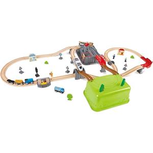 Hape Set costruzioni ferroviarie da 50 pezzi | Con trenini, gru magnetica e passaggio a livello | Giocattolo per bambini dai 3 anni