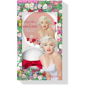 Wet n Wild Marilyn Monroe Iconic Diamond Highlighter, Illuminante Viso in Polvere con Perle Iridescenti per un Effetto Luminoso da Hollywood, Include Spugna Morbida per l'Applicazione, Peachy Pink