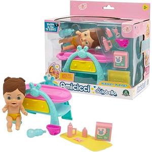 Cicciobello Amicicci Nursery Time Pipì, Playset con Bambolina Piccola Ciccioheidi, Giochi Bambini 3 Anni, con Funzione Pipì e Accessori per il Cambio Pannolino, Inclusi 2 Pannolini, 1 Biberon, 1 Asciugamano