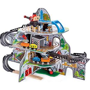 Hape Mega Miniera Montana - Set di gioco ferroviario multilivello con gru, trenini, carrelli e tanti effetti speciali per bambini dai 3 anni