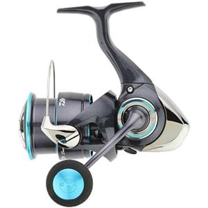 Daiwa Mulinello 23 Emeraldas E Lt 2500SH - Cuscinetti: 5 CRBB - Frizione: 5 kg - Rapporto di Recupero: 5,6:1 / 79cm - Peso: 195 g - capacità Bobina: 0.8 200m