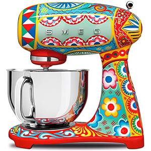 Smeg, Impastatrice Planetaria SMF03DGEU, 10 Livelli di Velocità, Funzione Smooth Start, Ciotola da 4,8 L, Sicurezza Blocco Motore, 3 Fruste, Gancio e Coperchio in Dotazione, 800W, Dolce & Gabbana