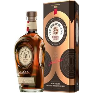 Vecchia Romagna Riserva Tre Botti 70cl con astuccio - Blend di distillati invecchiati in tre botti differenti, gusto ricco e intenso. 40,8% vol.