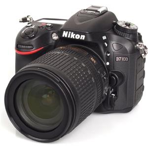 Nikon D7100 Fotocamera Digitale Reflex 24.1 Megapixel, Display 3.2 Pollici, con Obiettivo VR AF-S DX 18-105 mm 1:3.5-5.6G ED [Versione EU]
