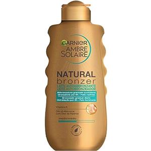 Garnier Latte Autoabbronzante Natural Bronzer, Per un'Abbronzatura Uniforme e Naturale, A Rapido Assorbimento, Azione Idratante e Levigante, Con Olio di Albicocca e Vitamina E, Ambre Solaire