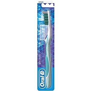 Oral-B Spazzolino Medio 3DWhite Cool - Sbiancante, Massaggia Gengive, Setole Interdentali e Nettalingua