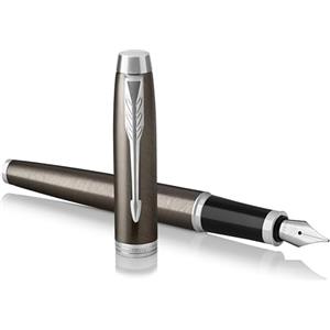 Parker 1931657 IM Penna Stilografica, Punta Media e Ricarica di Inchiostro Blu, Confezione Regalo, Dark Espresso Chrome Trim