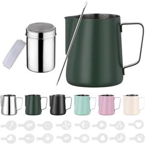 Zuquik Brocca per latte in acciaio inox, 600 ml, barista con misurazione Mark 24oz, bricco per latte con spargitore per cacao, 16 stencil e penna per cappuccino e espresso, verde smeraldo