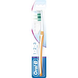 Oral-B Classic Care Spazzolino Manuale Medio con Setole Ondulate per Pulizia Efficace