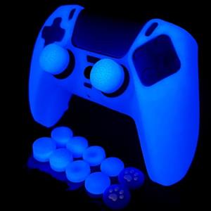 HLRAO Cover protettiva antiscivolo in silicone blu glitterato che si illumina al buio, compatibile con controller PS5/Slim/Pro, 8 tappi per pollice glitterati e 2 tappi per impugnature.