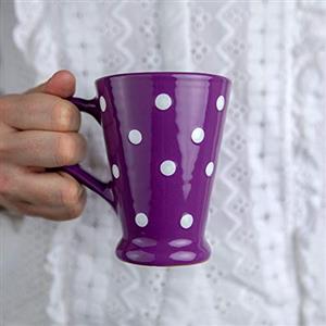 City to Cottage® Tazza da Caffellatte, Caffè Americano e Tè con Ampio Manico | Realizzata e Dipinta a Mano in Ceramica | Fantasia con Puntini a Pois Viola e Bianco | Idea Regalo
