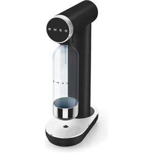 Smeg, Gasatore Acqua Frizzante SKC01BLM, con Manopola di Controllo Gasatura e Vassoio Raccogligoccia, Bottiglia da 800 ml, Cilindro CO2 Non Incluso, Nero Matte