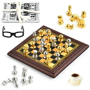 NUOGUAYI Scacchi Miniatura, Accessori Casa Delle Bambole in Miniatura, Tazza di caffè in miniatura, Set Scacchi Modello Russo, mini scacchiera, Gioco di Ruolo per Ragazzi e Ragazze (A)