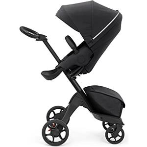 Stokke Xplory X, Rich Black - Passeggino regolabile per il comfort del bambino e dei genitori - Imbottitura, Imbracatura e cerniera riflettente per una maggiore sicurezza - Si piega facilmente