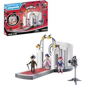 Playmobil 71335 Miraculous: Sfilata di Adrien a Parigi - Include Marinette, Adrien e Nadja, Set da Gioco per Bambini dai 4 Anni
