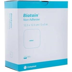Coloplast Biatain Medicazione in Schiuma di Poliuretano Adesiva 12x12 cm - 10 Pezzi