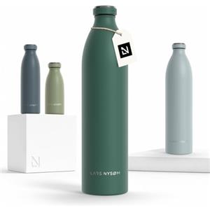 LARS NYSØM Borraccia Termica 1500ml in Acciaio Inox | Bottiglia isolata 1.5 litro | Bottiglia d'Acqua a Tenuta stagna per Sport, Bicicletta, Cane, Bambino, (Pine Green, XL 1500ml)