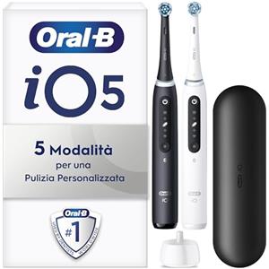 Oral-B Spazzolini Elettrici Ricaricabili iO 5 Bianco e Nero, 2 Spazzolino Elettrico, 2 Testine Oral B Di Ricambio, Custodia Da Viaggio, Confezione Doppia, Pulizia Denti Efficace