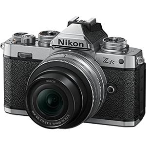 Nikon Z fc + NIKKOR Z DX 16-50 VR SE + Lexar SD 64GB, Mirrorless DX 20.9 MP, ghiere di controllo, mirino elettronico, 4K, monitor angolazione variabile, argento [Nital Card: 4 Anni di Garanzia]
