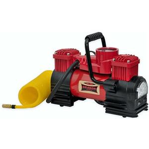 DRAGON WINCH Compressore Aria Portatile con LED 12V | 10,3 Bar / 150 PSI con Una capacità di 60 l/min + manometro Integrato, Cavo a Spirale, Borsa per Il Trasporto, 3X Punte intercambiabili