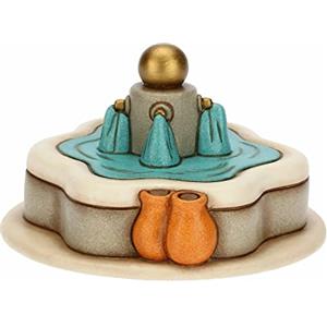 THUN - Presepe 2022 - Statuina Presepe Fontana in Ceramica Decorata a Mano - Linea Presepe Classico - 12x12x7 cm h
