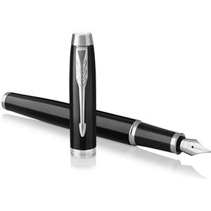 Parker IM Penna Stilografica | Punta Media e Ricarica di Inchiostro Blu | Confezione Regalo | Black Lacquer Chrome Trim