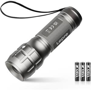 Lighting EVER LE Torcia LED Potente Professionale LE1000,Torcia Scout da Impermeabile IPX4 da Pila LED,Torcia Tattica Militare Zoomabile,Adatta per Campeggio Emergenza Bambini(3 Batterie AAA Incluse)