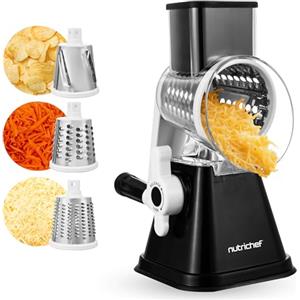 NutriChef Mandolina per Verdure 3 in 1 e Grattugia Formaggio per Cucina, Affetta Verdure con 3 Lame Intercambiabili, Base a Ventosa e Manovella con Blocco Sicurezza, Accessori Cucina, Nera
