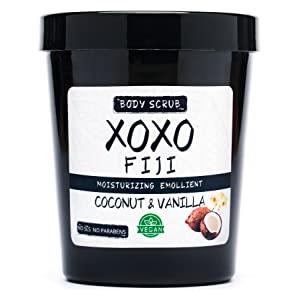 XOXO BEAUTY PRODUCTS XOXO | Scrub Corpo Esfoliante Peli Incarniti | Rimodellante Anticellulite | Arricchito con Burro di Karitè | Vegan NO SLS NO Parabeni | Per Tutti i Tipi di Pelle 1x250gr (Cocco & Vaniglia)