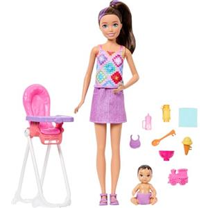 Barbie - Skipper Babysitter, set con bambola castana,mini bambolotto dai capelli bruni, seggiolone e 8 accesori a tema inclusi, giocattolo per bambini, 3+ anni, JJB44