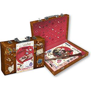 CRAYOLA Valigetta della Magia Harry Potter - Set Creativo con 30 Fogli di Attività, Velvet Art, Stickers, Mini Matite e Bacchetta magica per Bambini da 3 anni