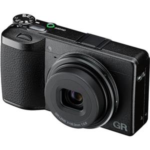 RICOH GR IV HDF, modello ampliato della GR IV con filtro di diffusione delle luci alte integrato. Fotocamera compatta digitale premium di altissima qualità con NUOVO sensore CMOS APS-C da 25,74 MP
