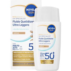 NIVEA SUN Fluido Quotidiano Ultra Leggero SPF 50+ Medium 40 ml, Crema solare viso idratante con Acido Ialuronico, Crema colorata viso per una coprenza duratura, Protezione solare ultra leggera