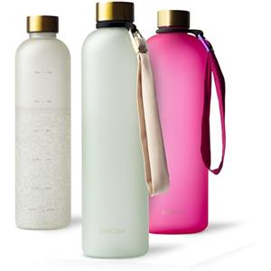 MAMEIDO Bottiglia acqua 1 litro, Borraccia plastica tritan a tenuta stagna, senza BPA, bottiglia motivazionale con orario (Desert Sage Gold)