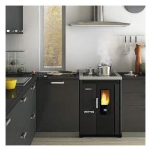Eva CalÃ²r EVA CALOR - STUFA CUCINA A PELLET NINA INCASSO NERO PIASTRA VETRO 8 KW - 31433