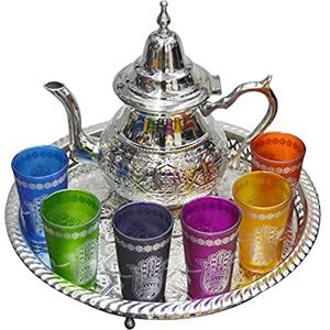 Horus Artesanía de Egipto Set da tè marocchino completo. Teiera 800 ml Vassoio 32 cm 6 bicchieri tipici in vetro colorato