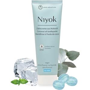 Niyok® Dentifricio al Bio Olio di Cocco "Menta Ghiacciata" (75 ml) - Dentifricio Naturale per Denti Bianchi - Cura Intensa & Freschezza - Protegge le Gengive - Senza Fluoro & Vegan