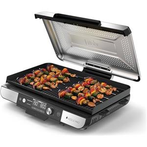 Ninja Sizzle Pro XL, Griglia Elettrica e Piastra Liscia Interni, Barbecue | Argento/Nero, Bistecchiera Antiaderente, Rivestimento in Ceramica, Coperchio Rimovibile, Vassoio Raccogli-Grasso, GX101EU