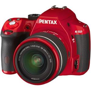Pentax K-50 Fotocamera e Obiettivo DA-L 18-55 WR +e DA-L 50-200mm WR, Sensore CMOS APS-C da 16,49 Megapixel, Display LCD da 3", Video Full HD, Rosso