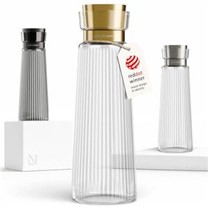 LARS NYSØM Caraffa per l'Acqua 1,5l con Coperchio in Acciaio Inox e Filtro Integrato | Elegante Caraffa in Vetro per Succo, Limonata | Brocca per Uso Quotidiano & Ospiti (Pure/Gold, 1500ml)