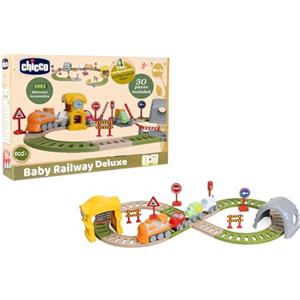 Chicco Pista Trenino Elettronico per Bambini 18 Mesi-4 Anni con Locomotiva Motorizzata, 34+ Accessori, Stazione Interattiva, in Plastica Riciclata, Idea Regalo, Gioco Bambini