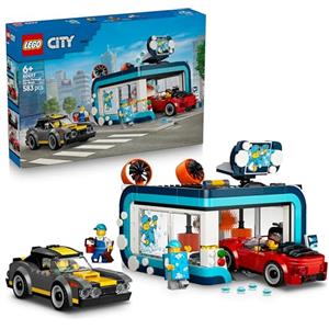 LEGO City Autolavaggio Drive-In Giocattolo - Include 2 Modellini di Auto, Funzione di Lavaggio e 4 Minifigure con Accessori - Idea Regalo di Compleanno per Bambini da 6 Anni in su - 60497