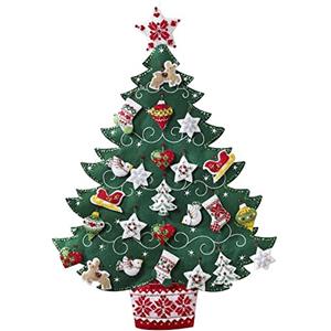 Bucilla Calendario dell'Avvento con Albero Nordico, Kit di Applicazioni in Feltro, 43,2 x 61 cm, 43,2 x 61 cm