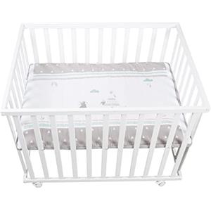 roba Box Rettangolare per Bambini Indiebear - 75 x 100 cm - con Materassino e Ruote con Freni - 3 Altezze Regolabili - 0-24 Mesi - Legno Laccato Bianco