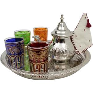 ESSENCE OF MOROCCO Set da tè marocchino con incisione media: teiera argentata con filtro integrato e porta teiera, 4 bicchieri da tè multicolore e vassoio argentato, fatto a mano in Marocco, set regalo per tè alla menta
