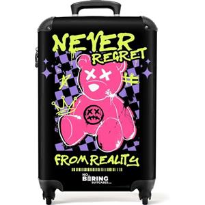 NoBoringSuitcases.com Valigia Bagaglio a Mano, Valigia, Trolley Bagaglio a Mano, Valigia 55x40x20, Valigie, Trolley Bagaglio a Mano 55x40x20 cm (Orsetto di peluche rosa e Slogan Never Regret - Nero)